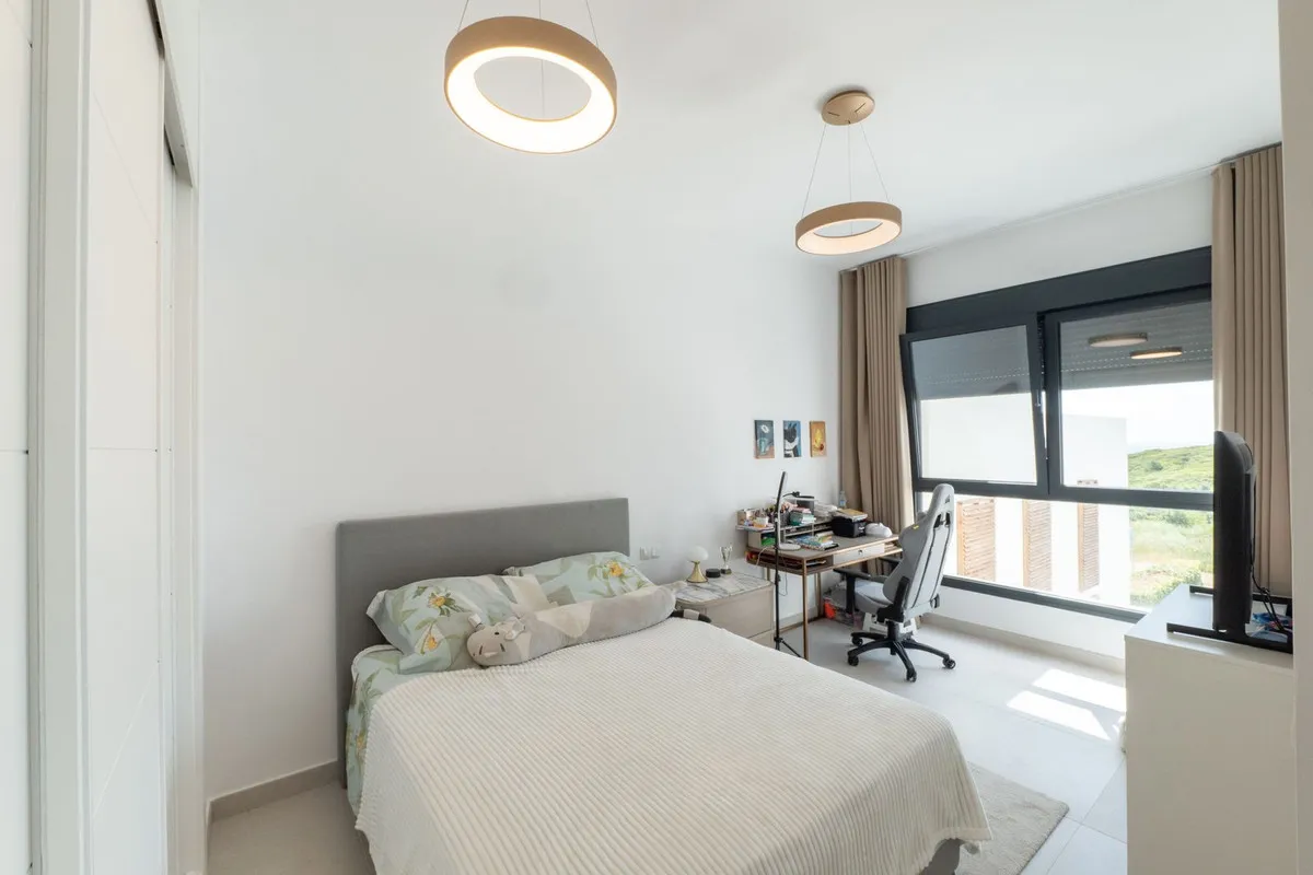 4cacf544-c79f-438d-beed-aec21e08708c