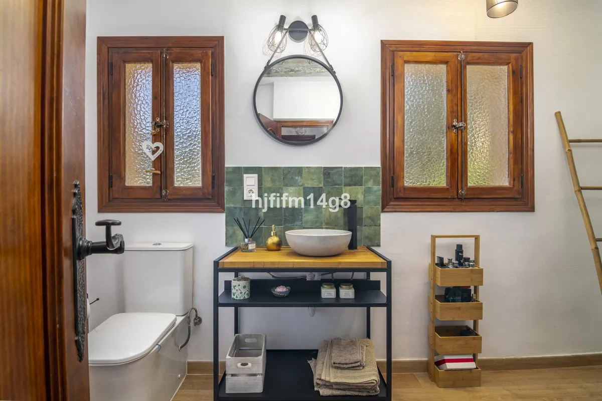 3d7ba79a-890e-4c31-8fb3-d43ca2a5d745