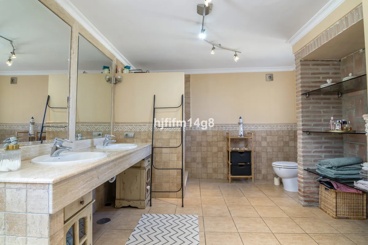 8e984817-335d-42c2-bf97-cd027448e361