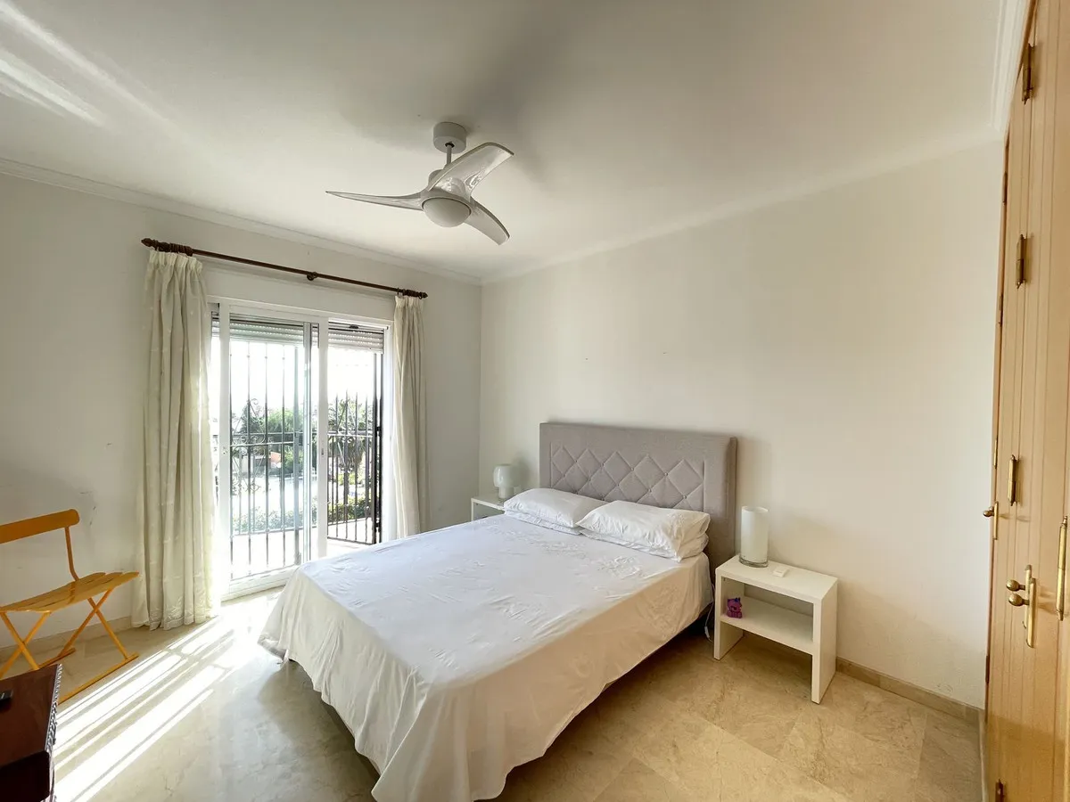 a512b185-f949-4043-bab9-fde34861fc02