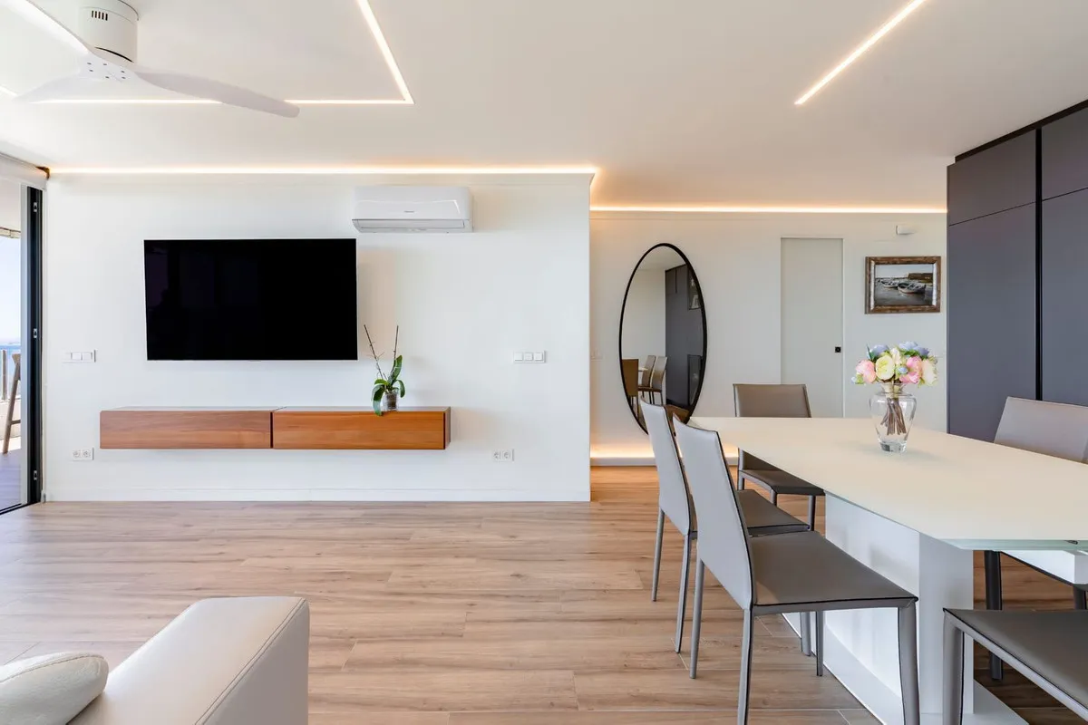 ce7653b9-2f9e-4bda-b648-c60360407054