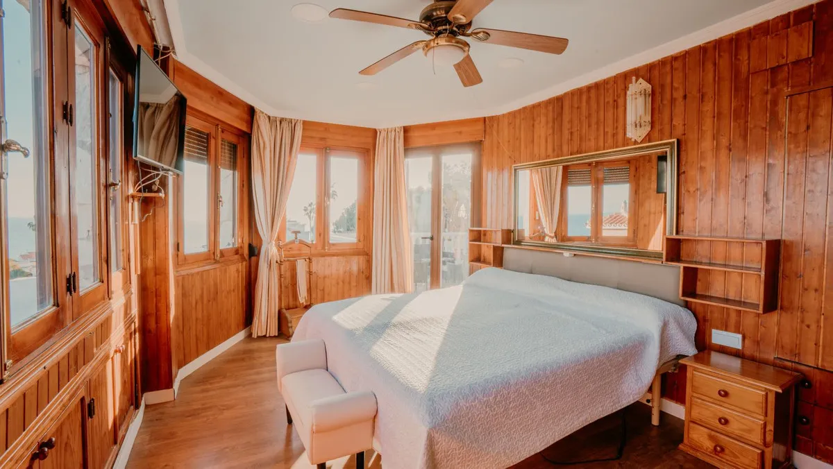 5e52bc80-9f79-4c42-87c2-1a3f7223d28d