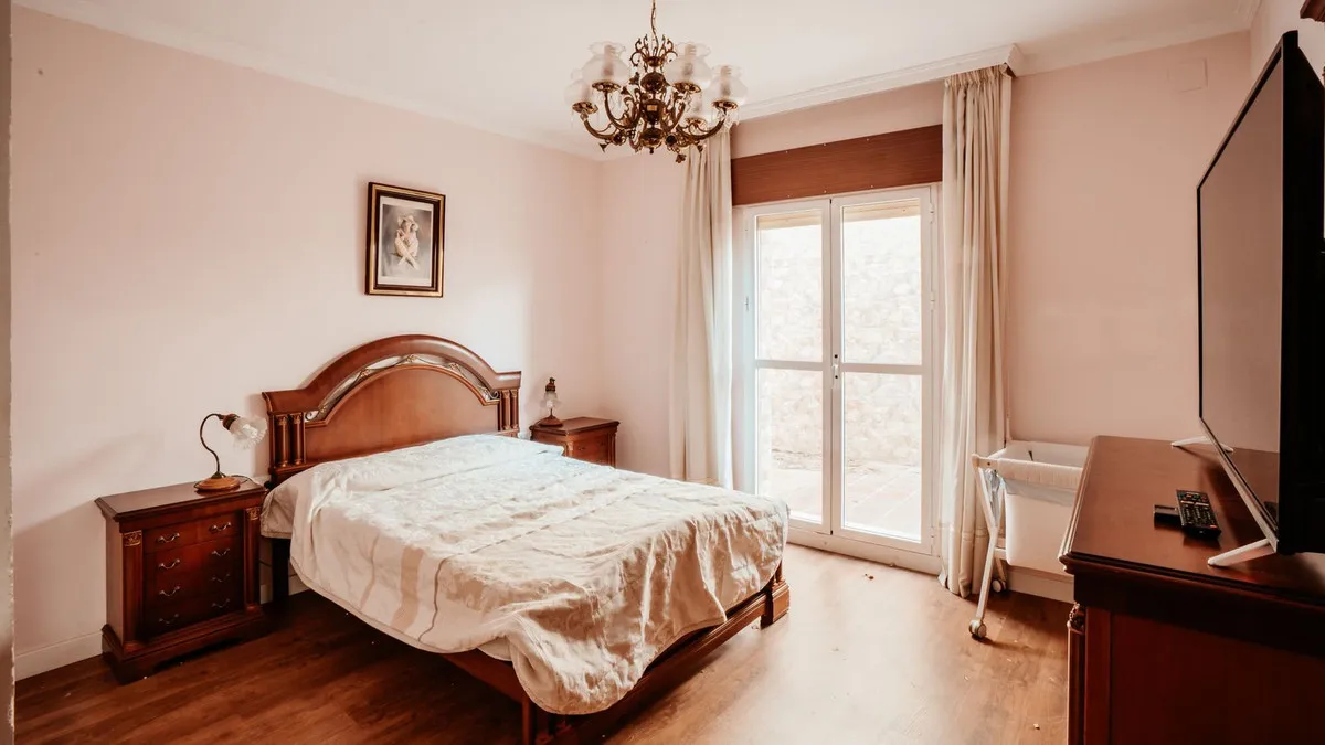 81369312-8ddc-4596-b82c-d852c98952a6