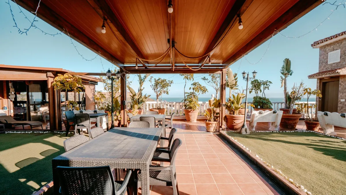 d51b3d09-e078-49ea-a0a8-c9a2428b5a40