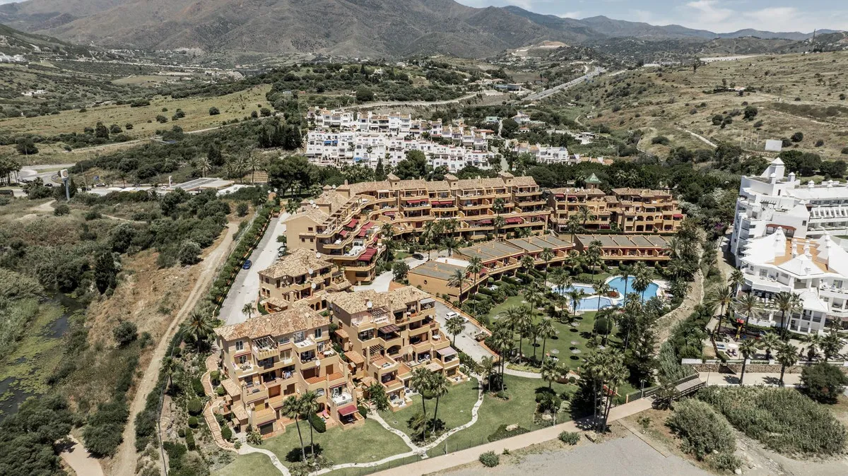 043f1d60-e69a-4e2f-aeae-dab19345a255