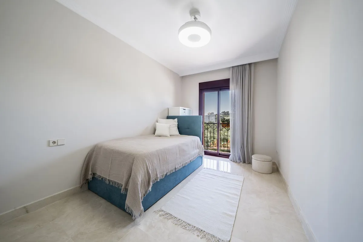 8a760d9b-7150-494e-882c-d46b63e98c68