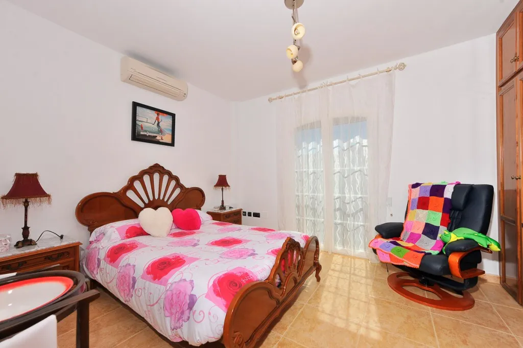 a61de975-1d7b-4e98-b406-d3625d67888f