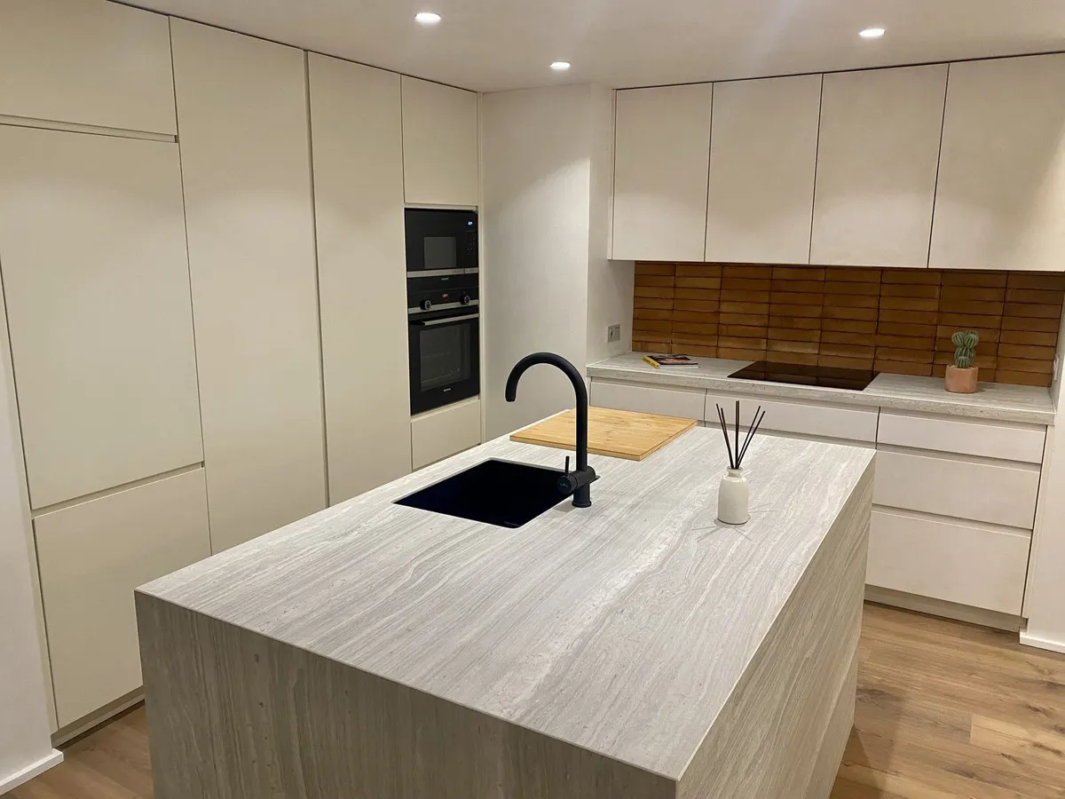 254b390b-5f90-4682-9b03-e64eb4101a24