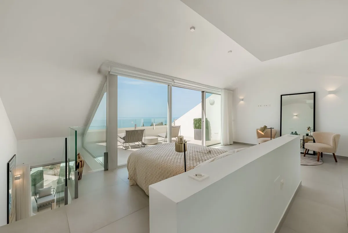 db3816ac-a1cd-49c6-925d-b43349674bbc