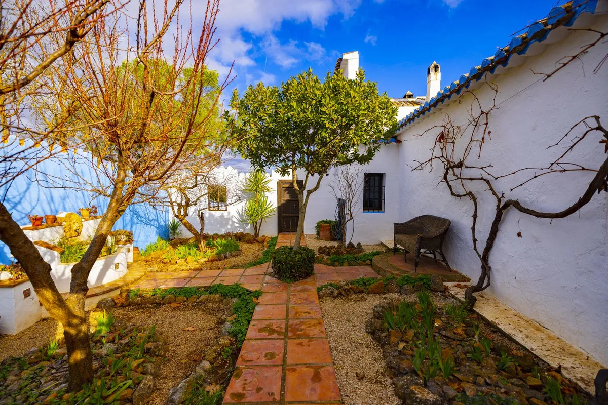 18d9eee8-56d0-4656-b2dd-00cdf0b0d747