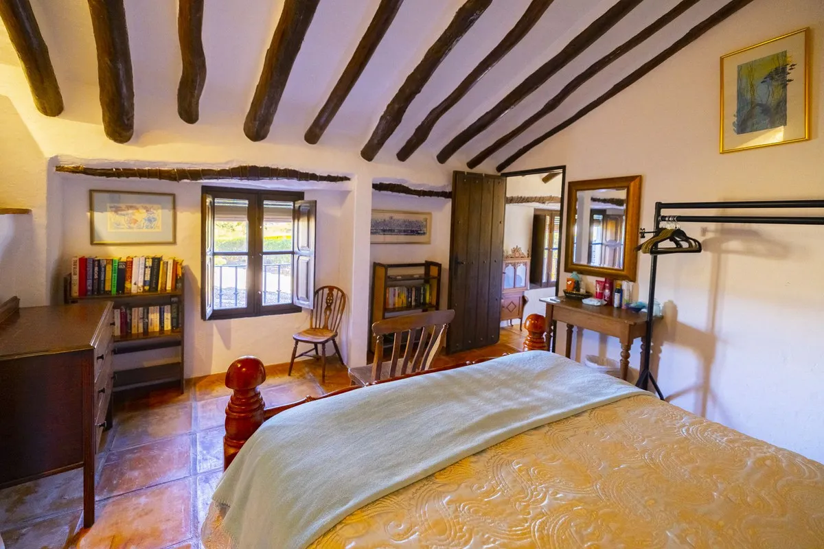 90dc8d2e-c3ee-4904-b98d-394e4b3fcc4f