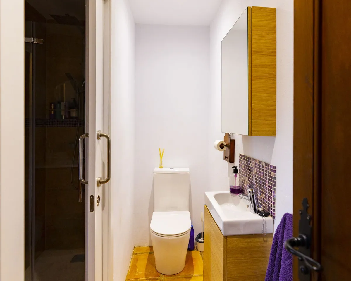 f23d56b8-a200-403d-8ff1-933859579f8e