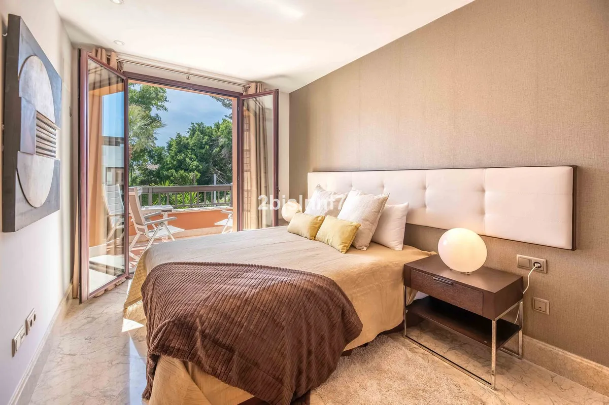 e3e00f54-b9b0-442e-9946-506569d0ee8e