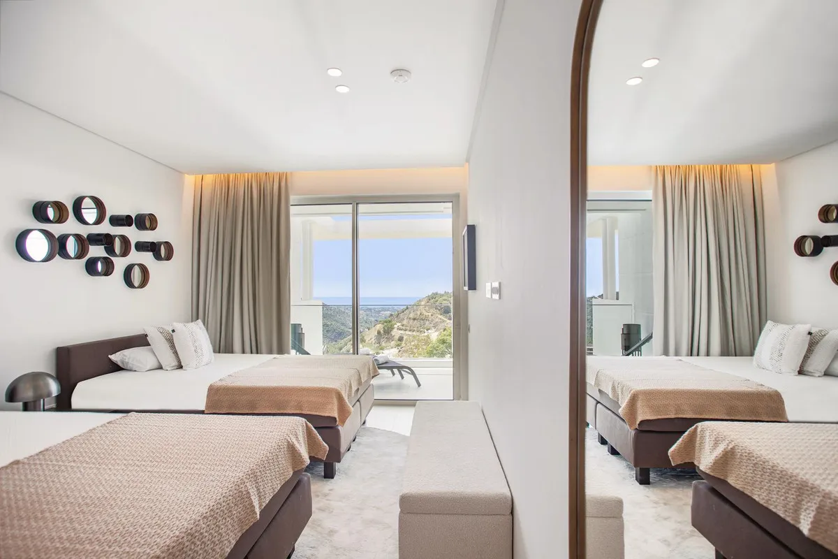 92e652a4-d09a-4f5f-8c62-6a2dd9e298de