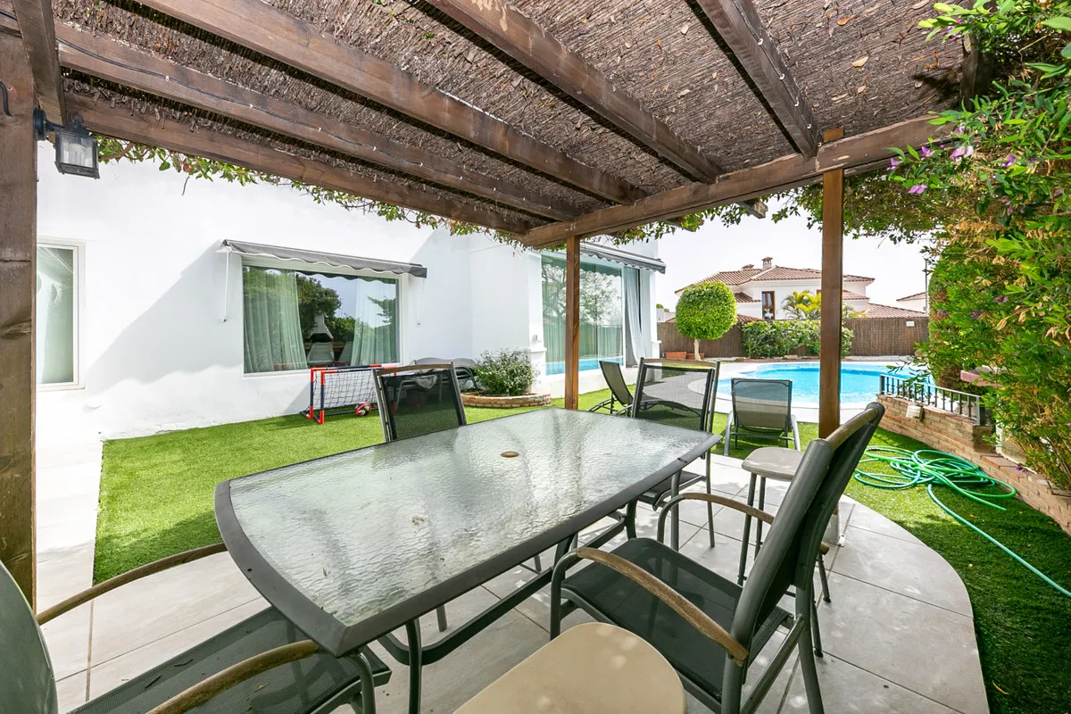 a16d928a-2a92-4bb0-8c59-439f07f2c0ba