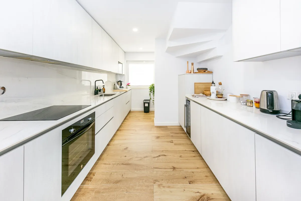 f6f4977c-9af8-4ebe-a9a3-b881d8c0c42c