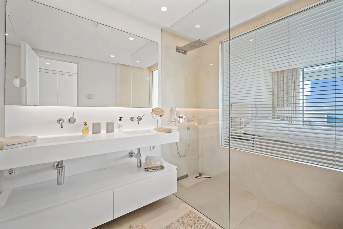 93f3cf92-1b9c-4983-841b-2506a5d1673e