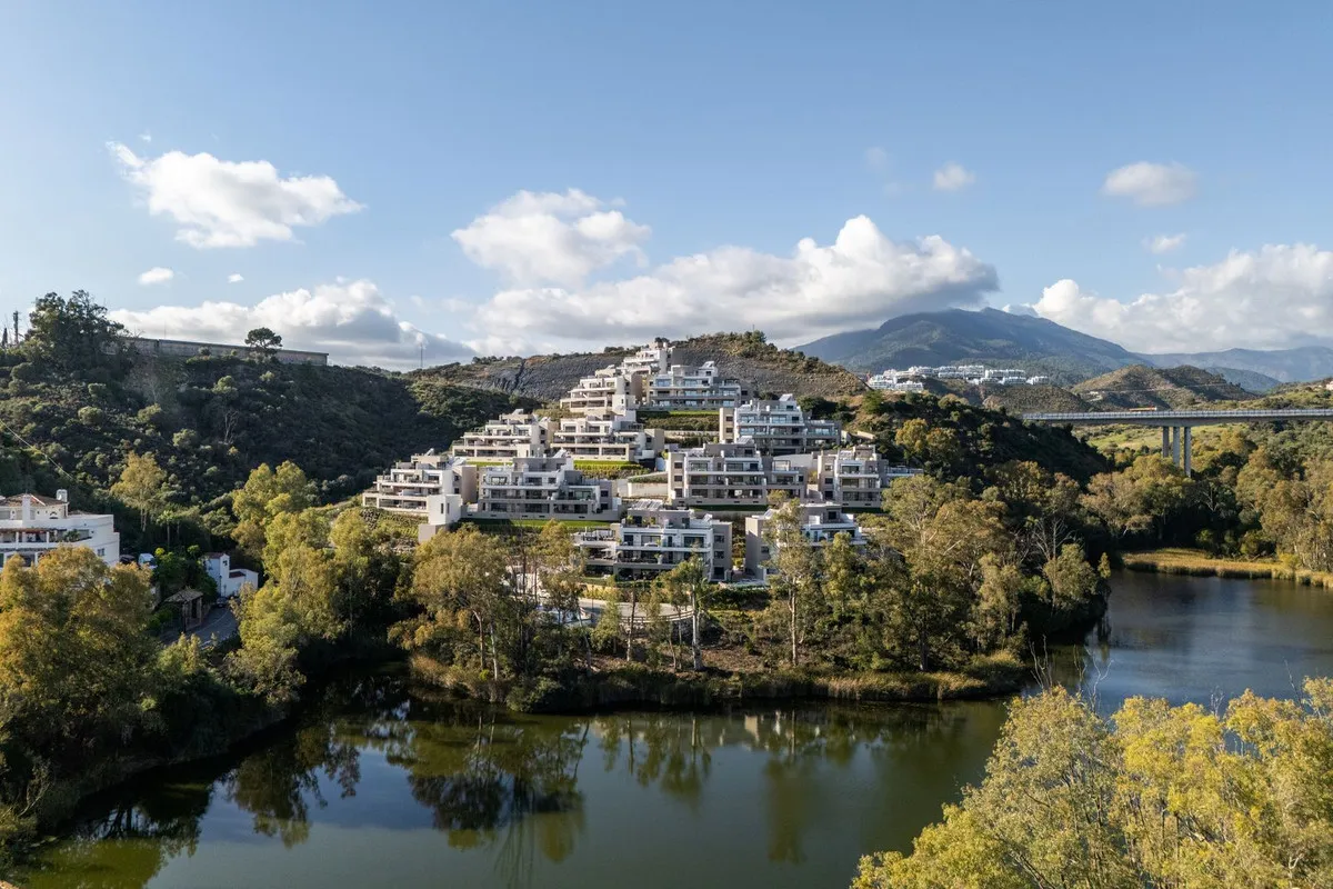 e4ffeab9-fb27-4bde-af3c-c24a70cf9617