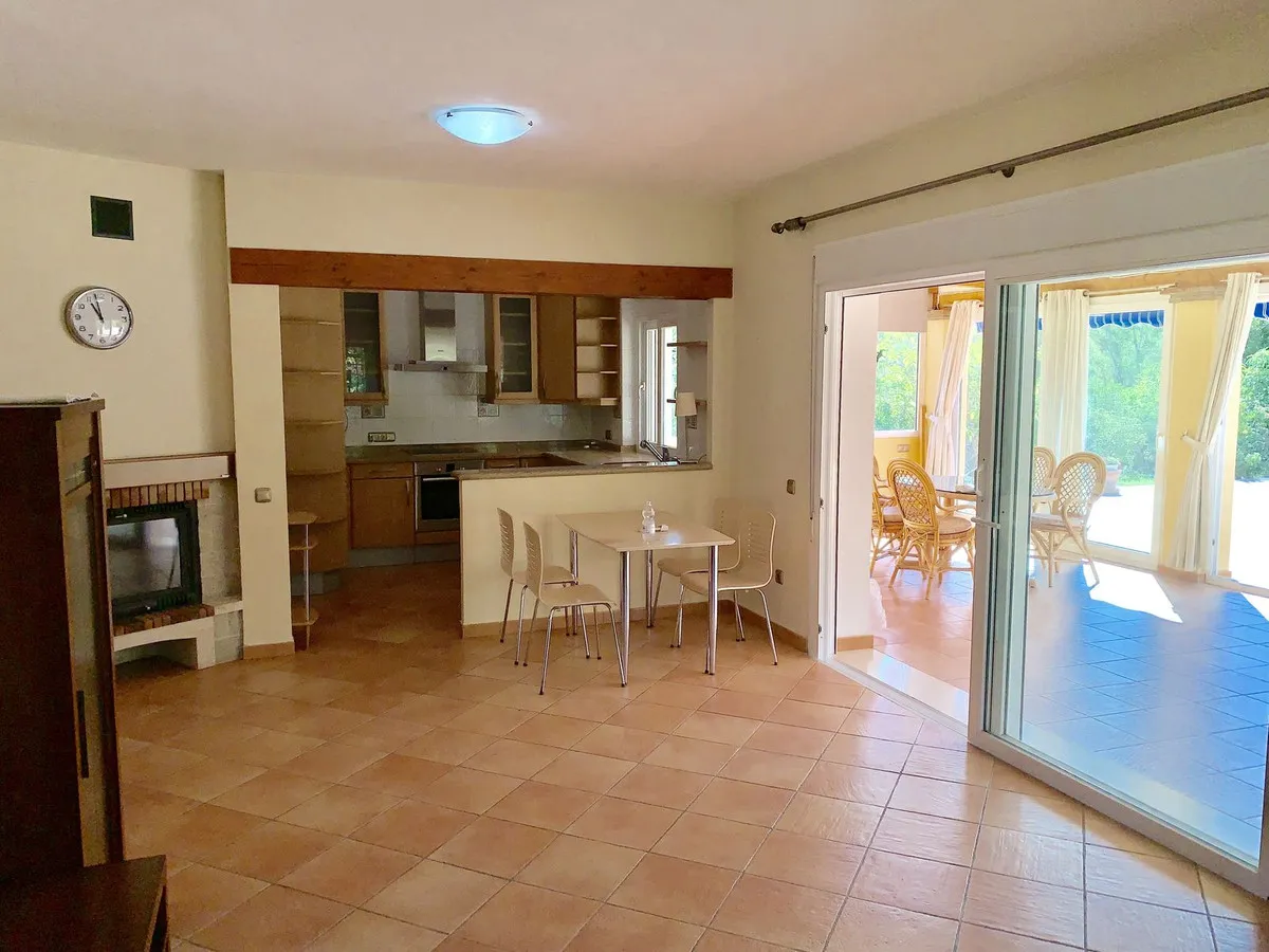 e01ae261-1681-434d-8083-cb82da361e73