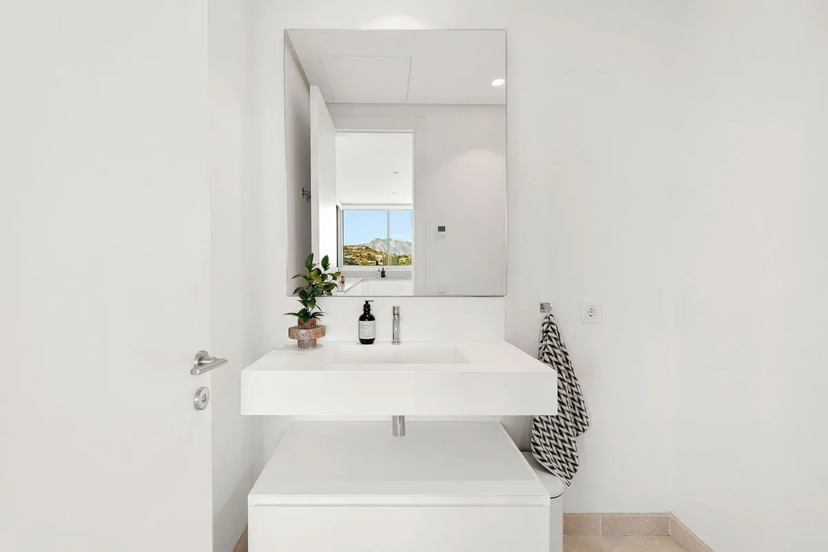 242f2af3-07bf-479a-bead-cdd4b40eccc9