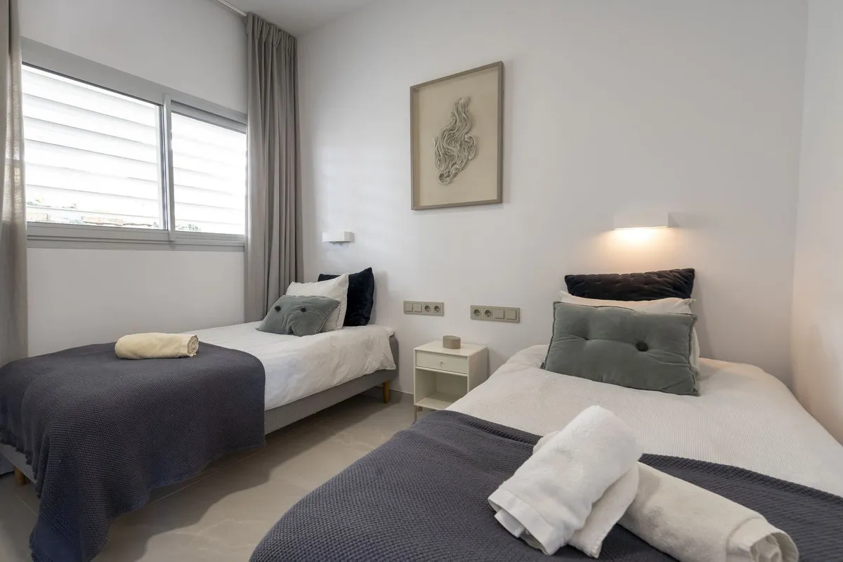 17509186-93cf-4b5c-893d-d0f390d1c6e0