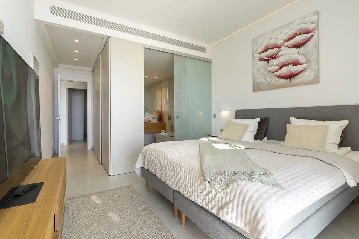 f7beb404-bc2c-431d-be27-dedd70313038