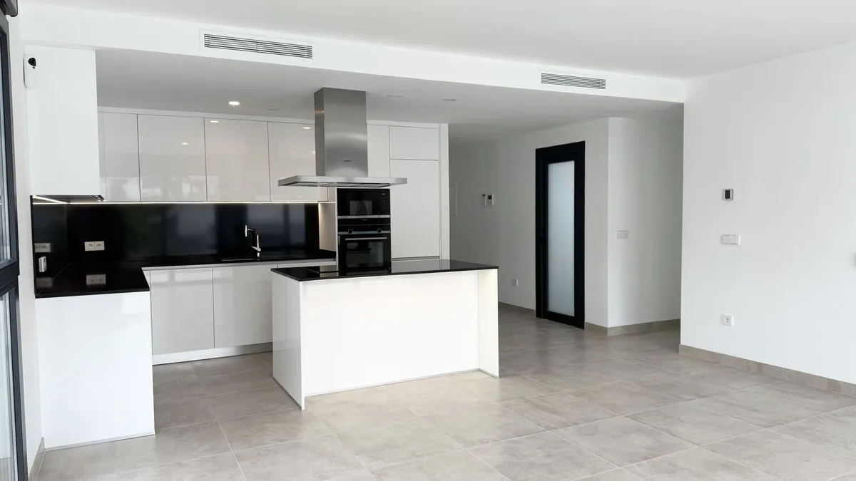 e6cee5d6-5568-40ba-b0f8-9fbe3c057df0