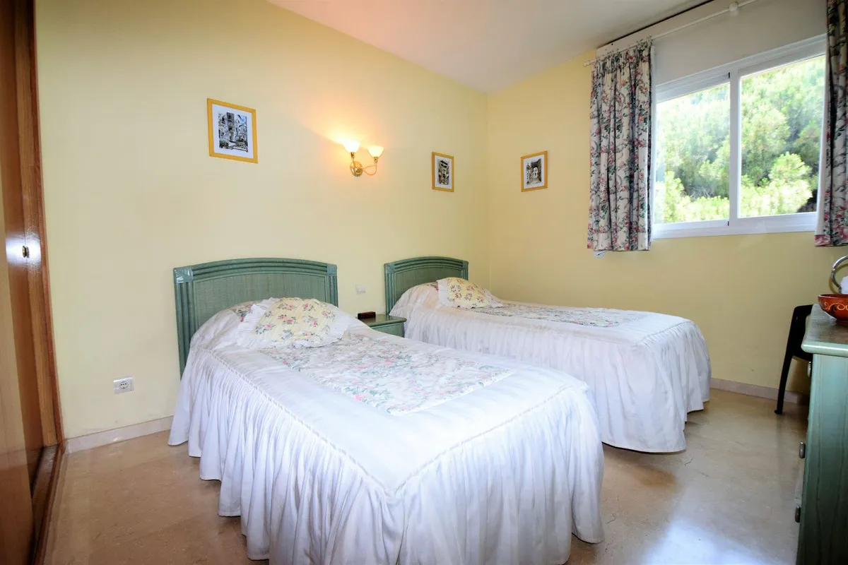 121e1b7a-aaa9-4782-b1dd-b1ad162d9988