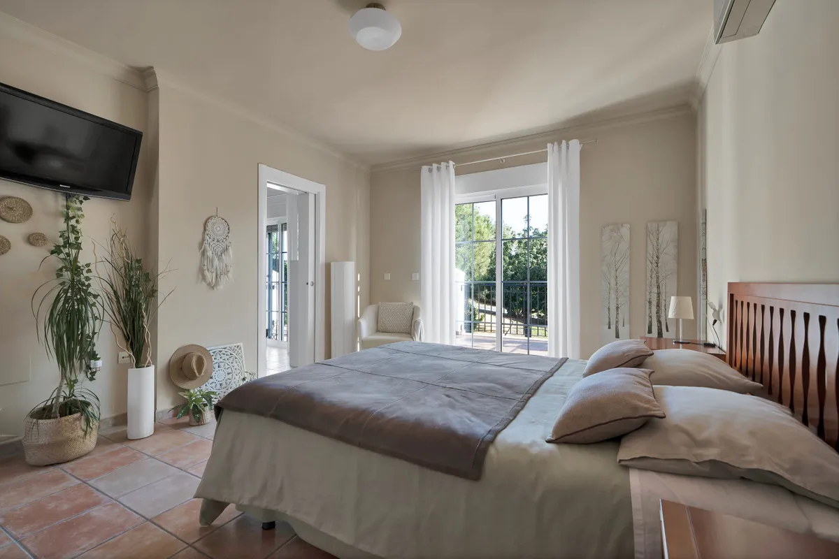 742cb8e9-e48b-4d64-92f1-a3943efdc26d