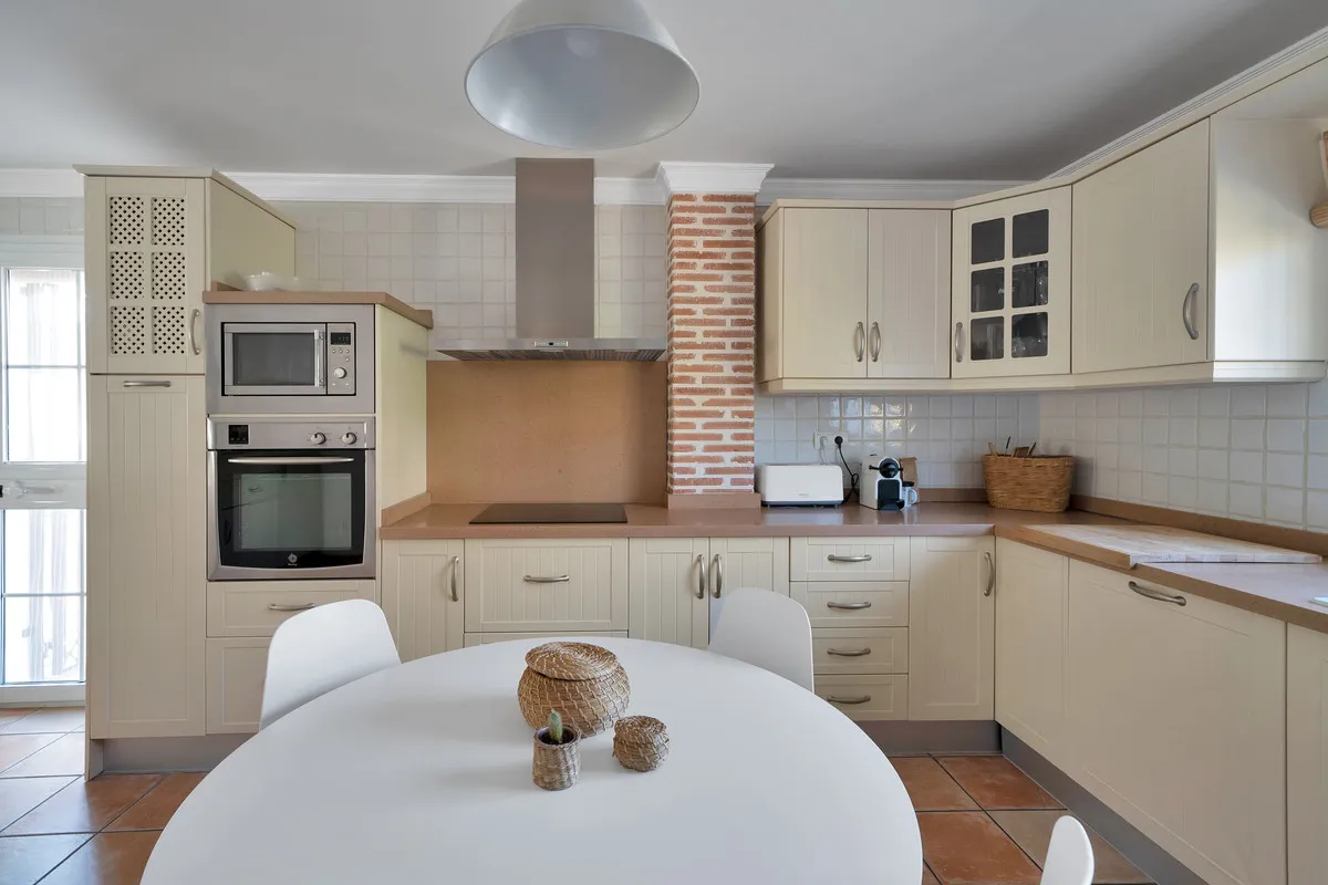 ab2239f9-838d-453e-a663-9c813de57159