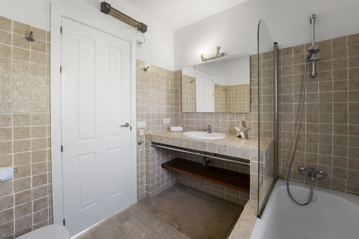 4ccf6a79-fcd7-4ba2-ac1e-e32efd9f832e