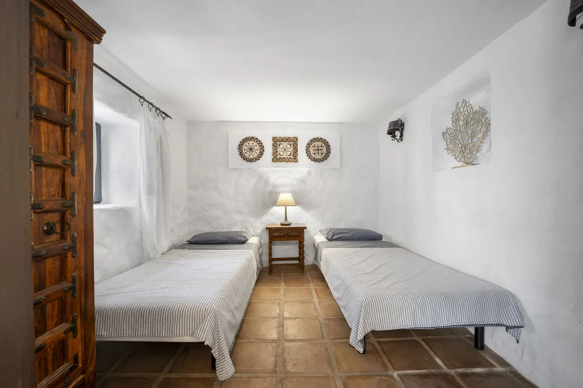 66e45dd2-3c4c-4b42-b844-97477f36e706