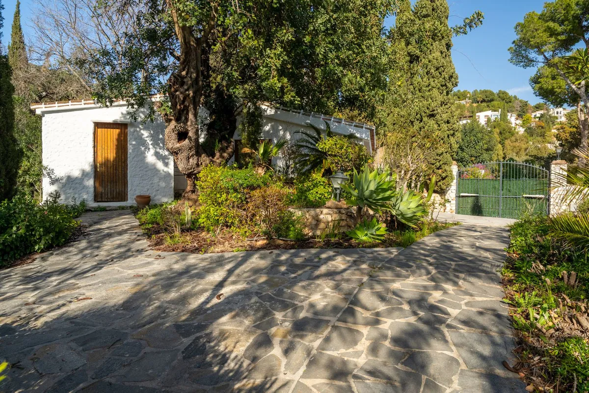 a6044279-ef76-4004-b98d-8fe67a56046d