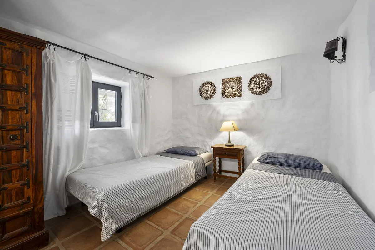 f8b55208-f606-478d-8d23-0b6527da7fb9