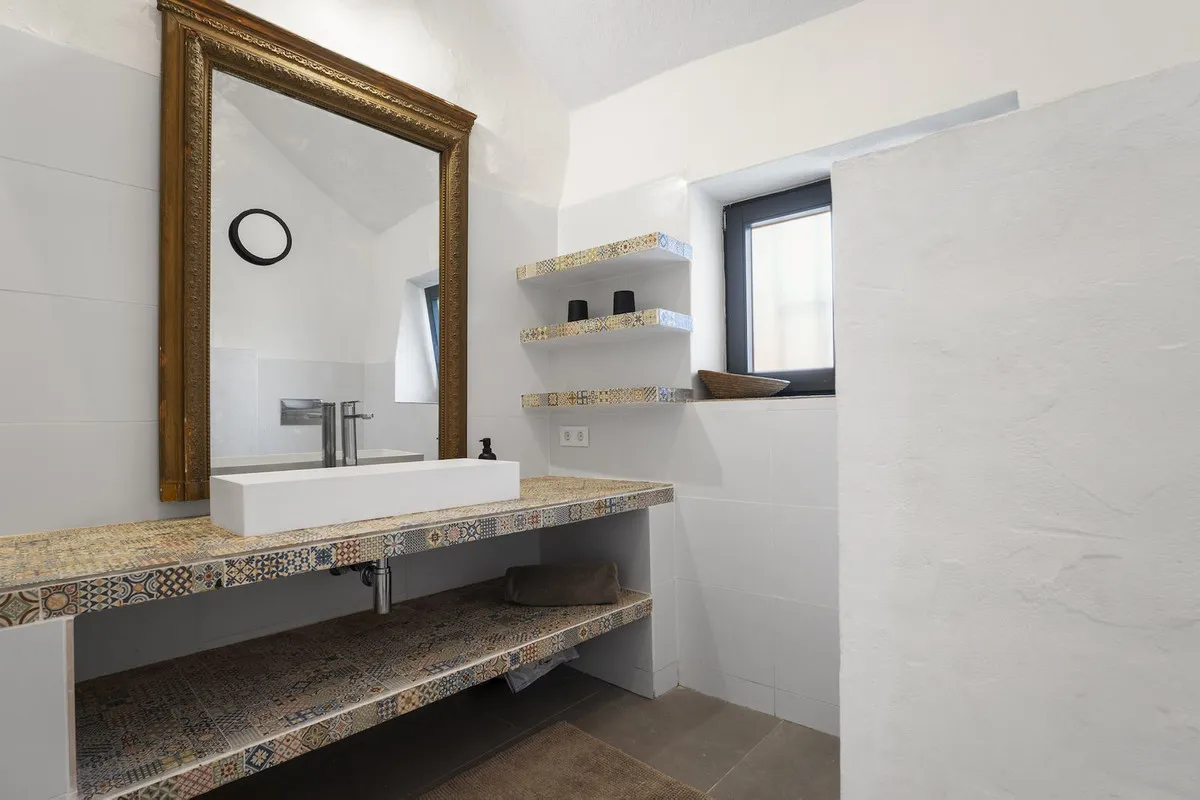 f9e1e8c3-54ee-4164-a162-c28ad3ec2af1