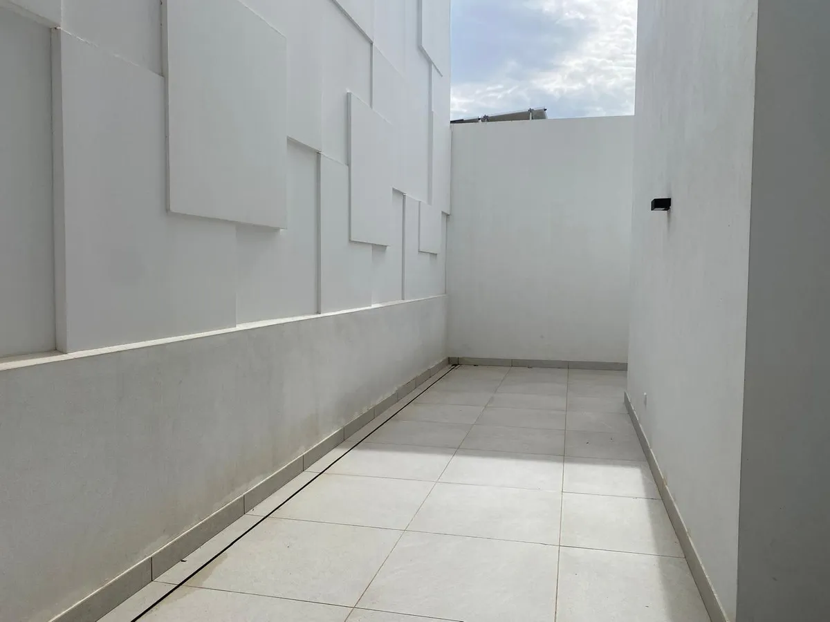 d4b564ad-3118-49a1-a9f7-5a2b5d9d3252