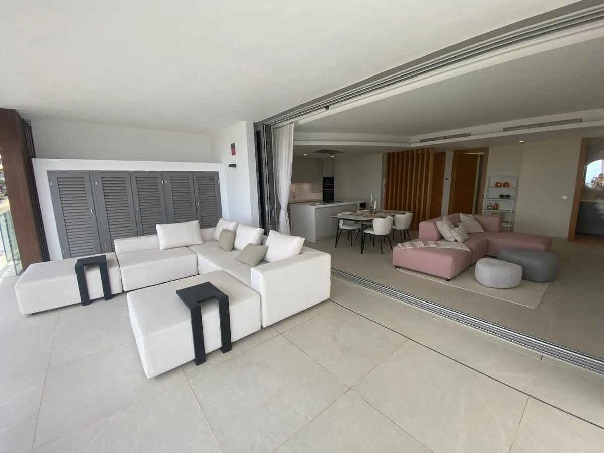 ef94bf86-8a9f-4407-97a5-74d20f2b3bb2