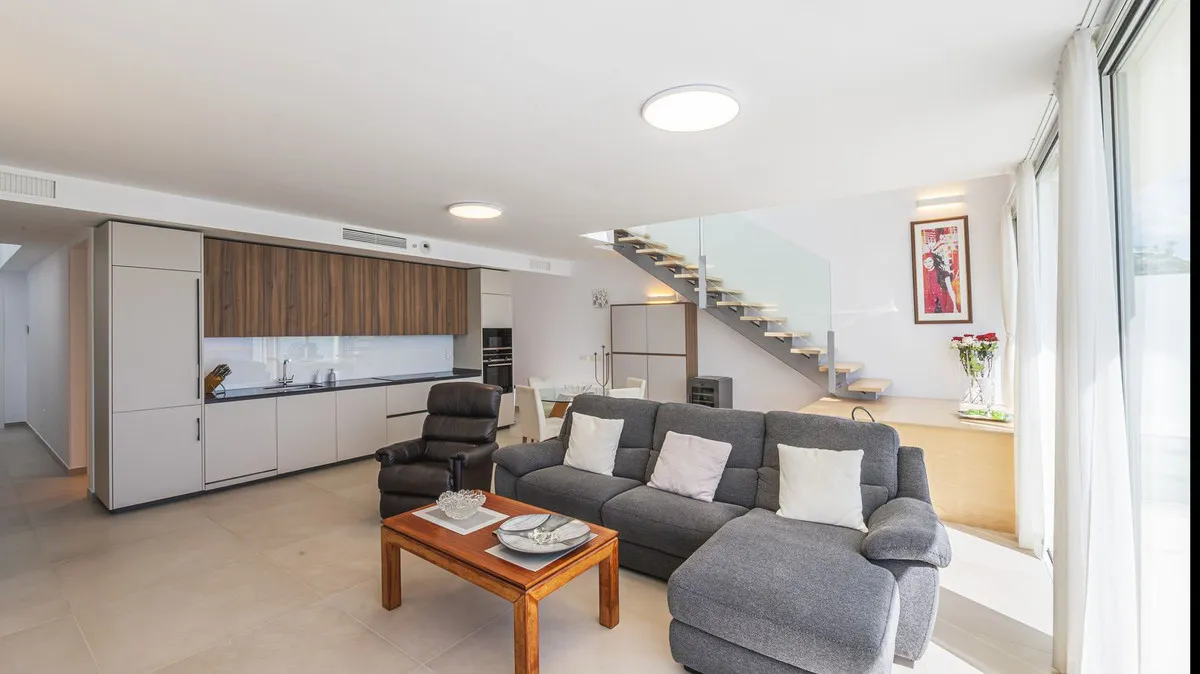 1ce23a53-f5e8-4553-8a0e-1ee383614787