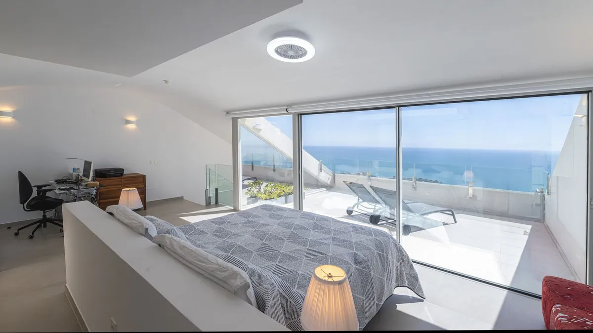 59316bd9-e87c-43a6-b0b1-033c3e300a07