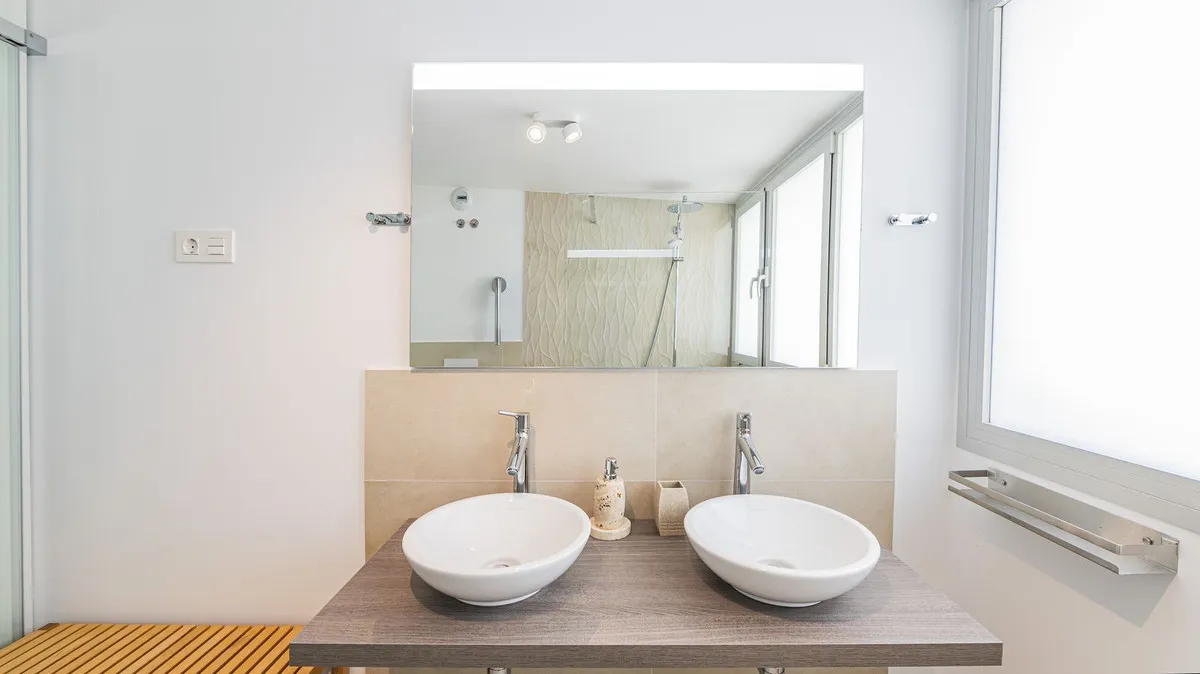 5affd4d2-d2fc-4551-93e8-ba1ff3c72c2d