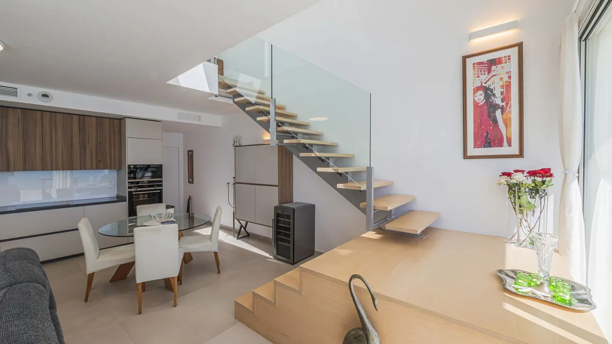 97fea333-fe2e-4035-aeca-694132047abc