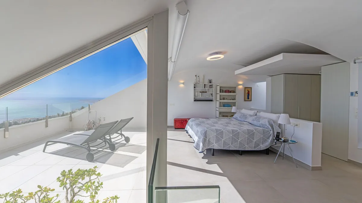 ab25b9ed-7203-4c8c-8b60-a88807a7c915