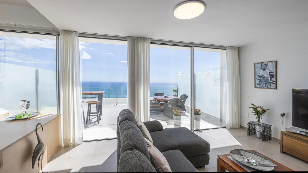 e1e5ef21-2cec-443e-bbde-f66b26e1e1b1