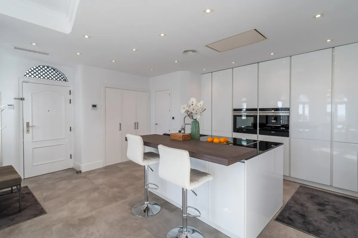 10f89b50-e7f6-4933-ad0b-acbffd4c2132