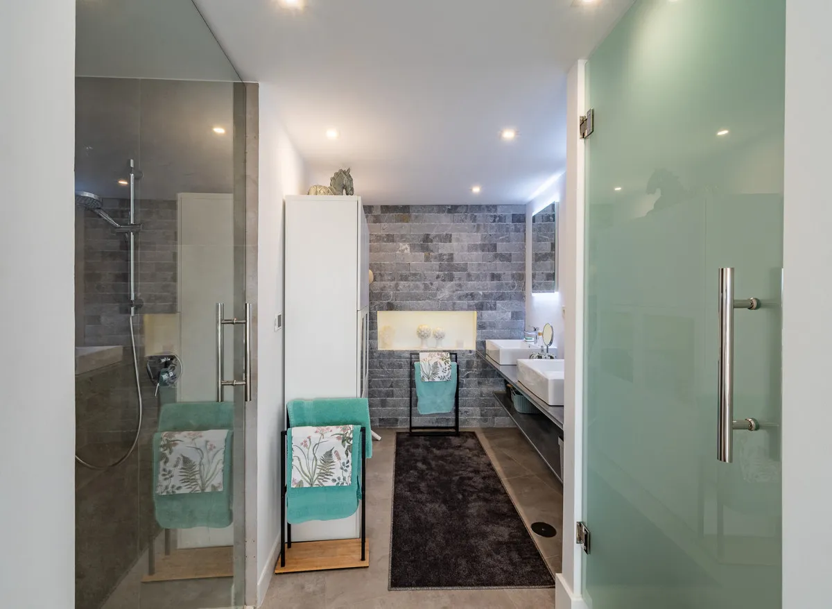 a1f2eeb9-a831-4f0e-8b01-8d824aa5dac8