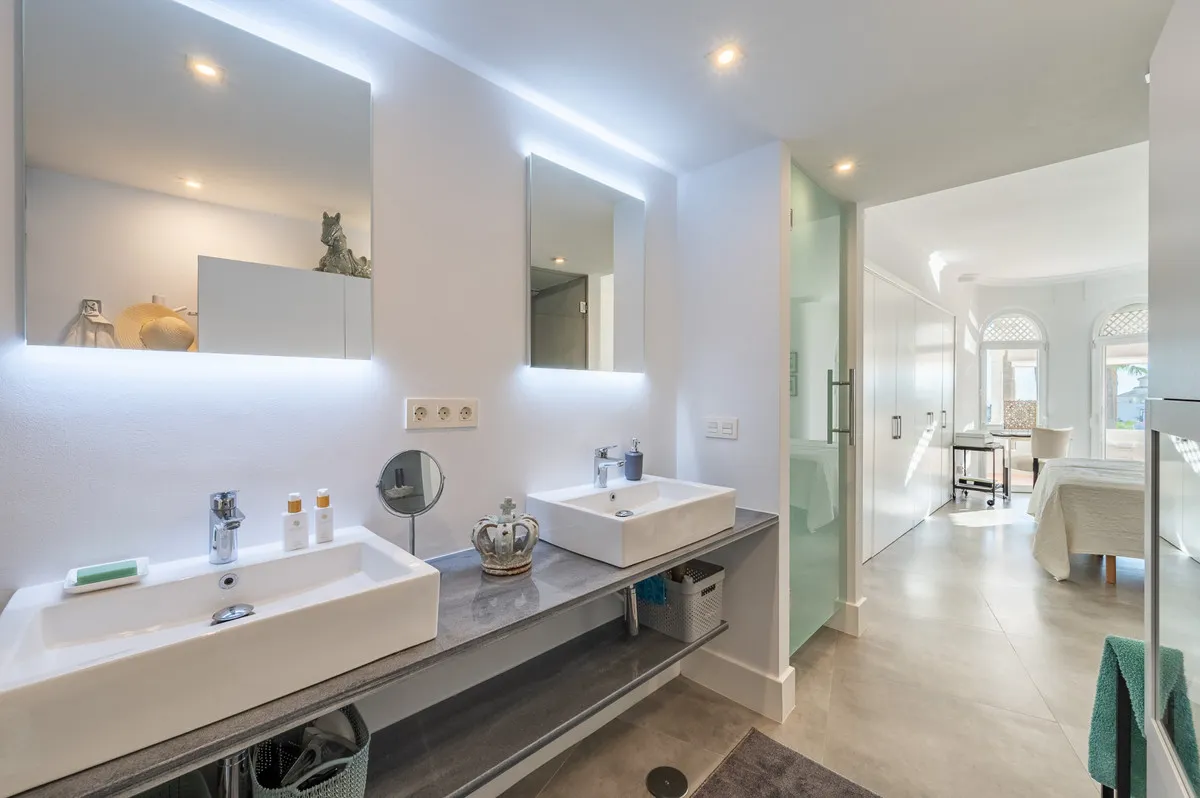 b82bb120-e620-4b57-ba03-8a75b706f638