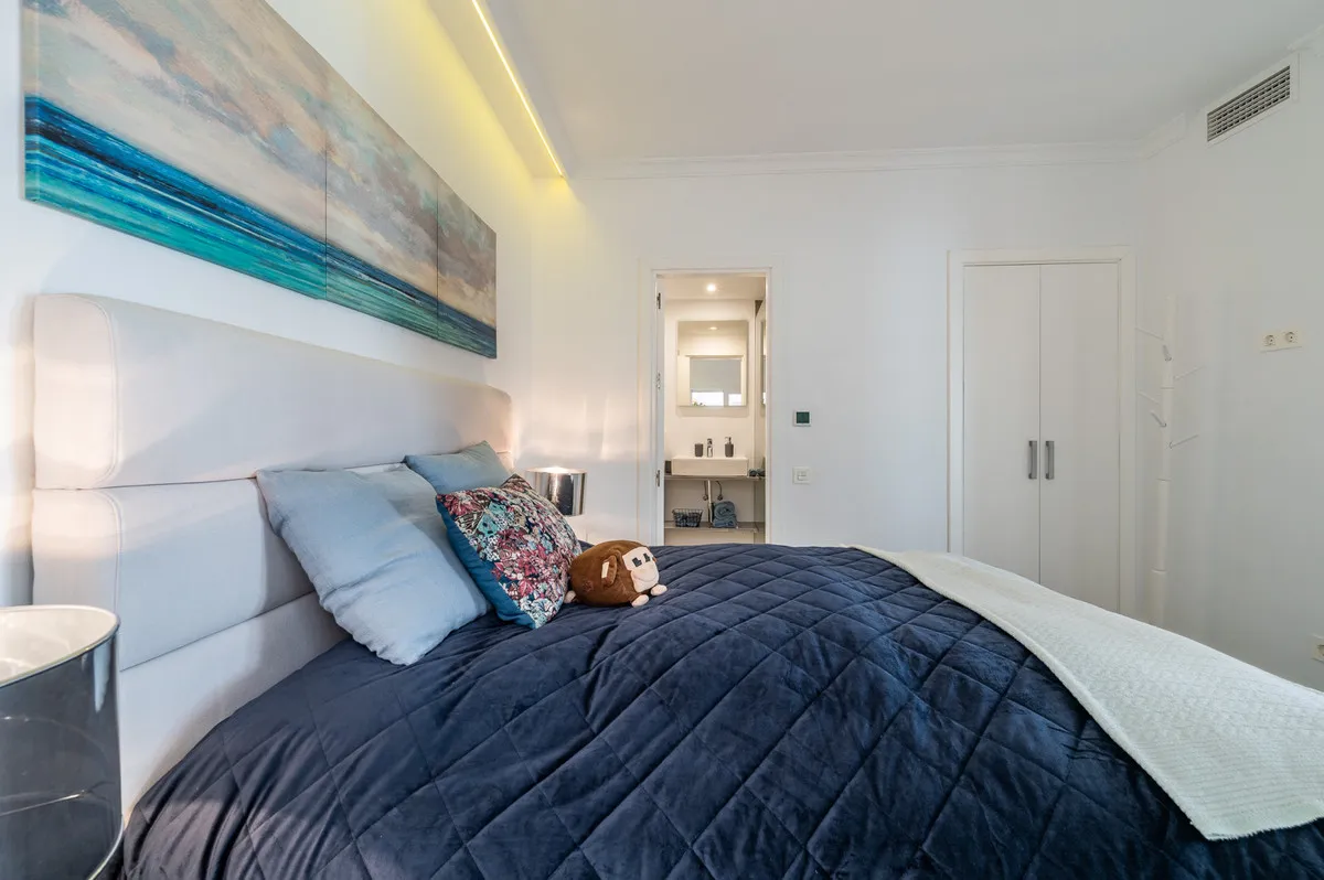 d9c9aed5-2d58-4de3-acf7-94d06cb7ff93