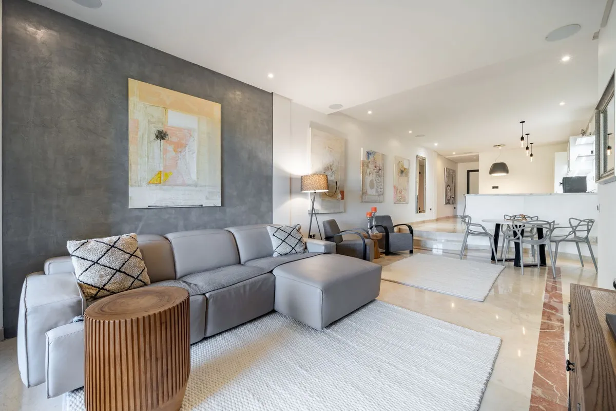 8ccfafb0-b125-403a-8ad3-055f082f7b58