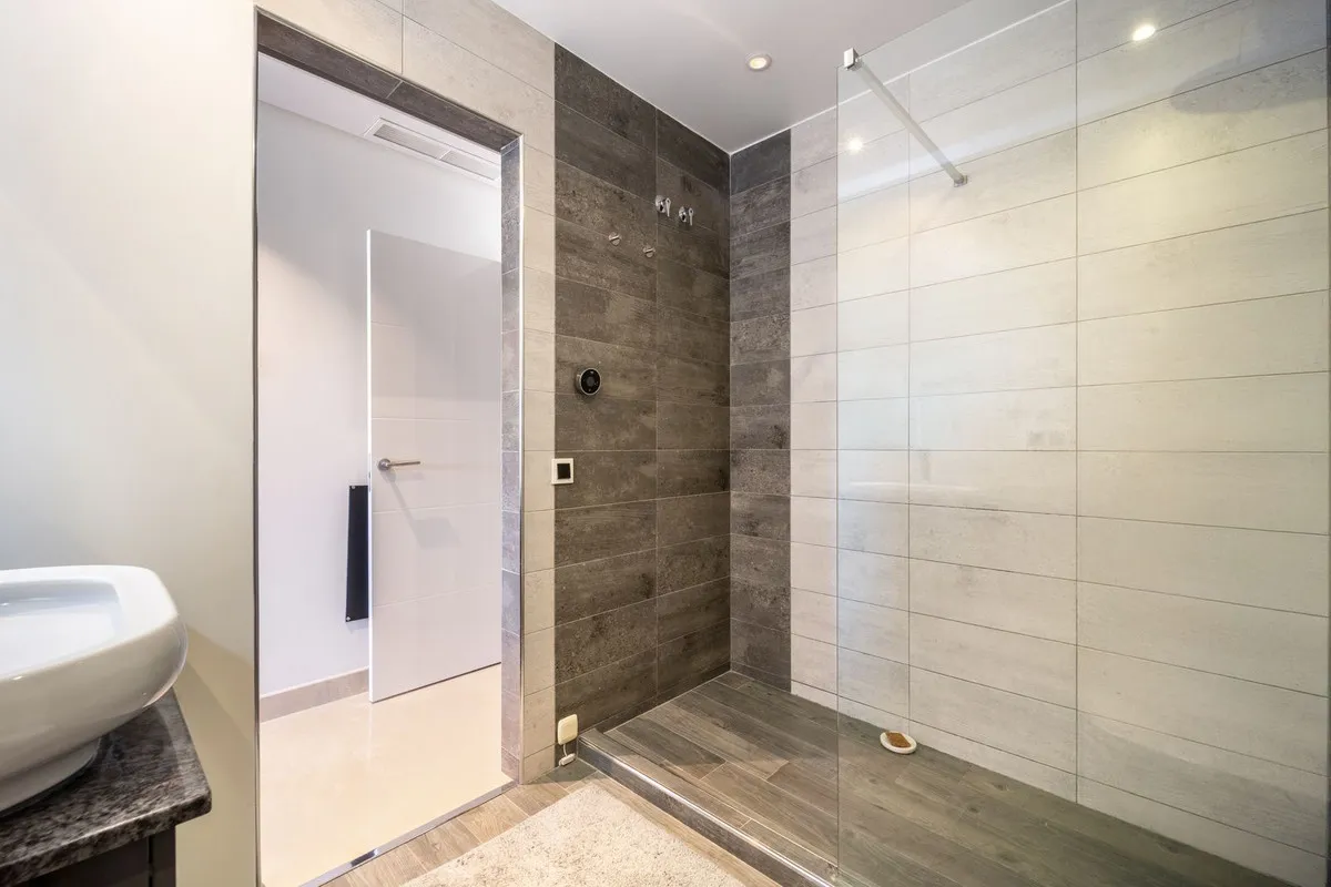 ea301f95-c278-42a1-952a-92e5463bb51c