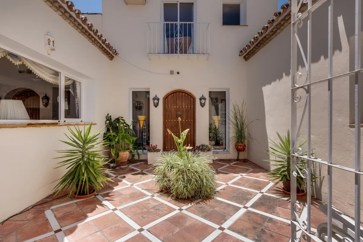 8335c072-5fe4-484e-b0f9-727849551475